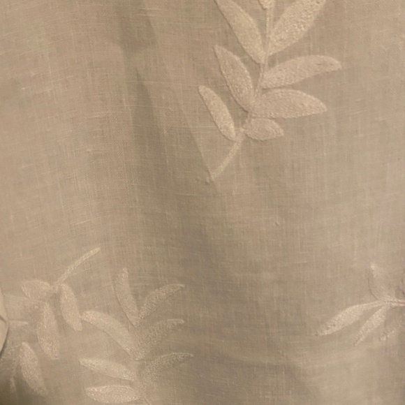 White L Linen - Picture 3 of 4